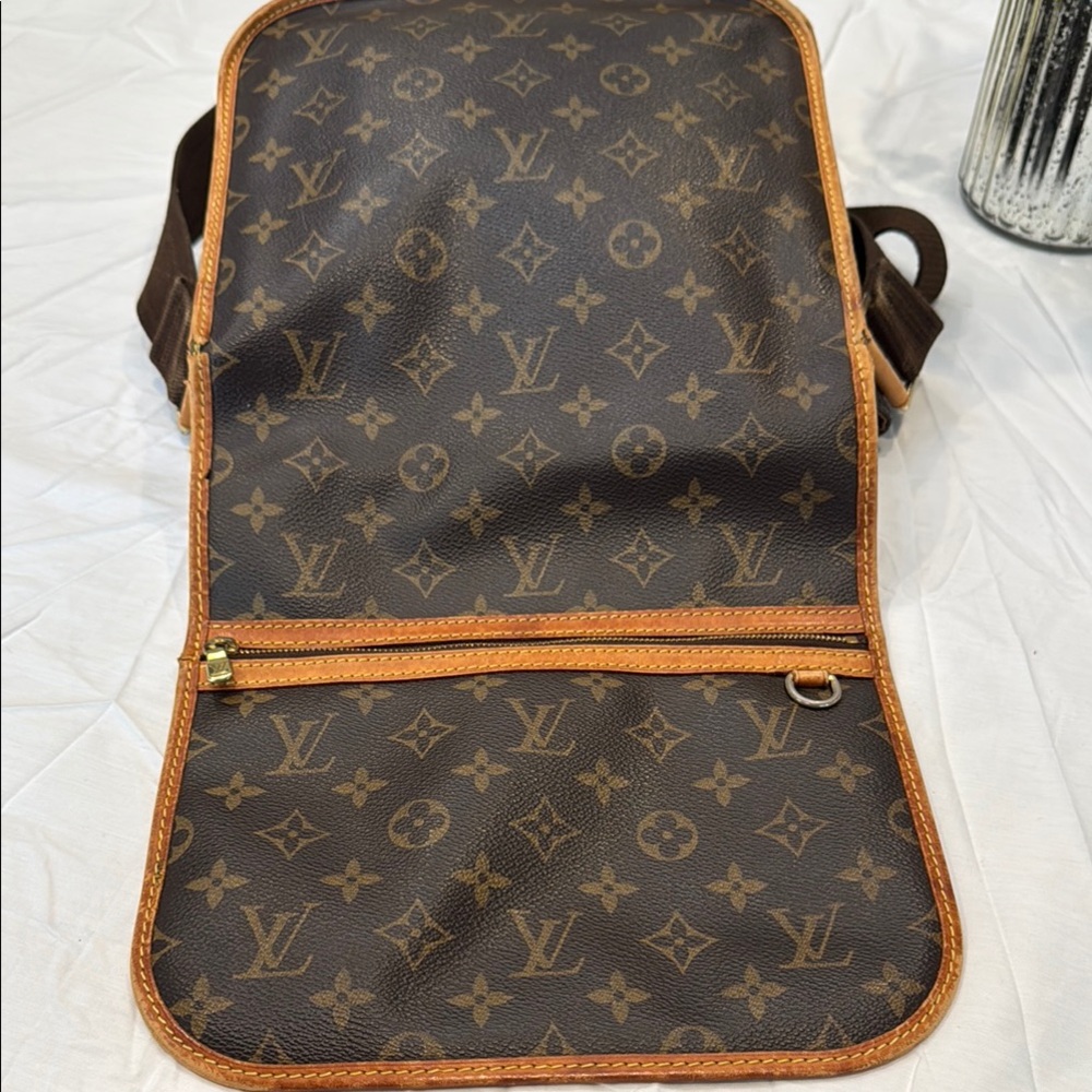 Authentic Louis Vuitton Bosphore Crossbody Bag - Picture 8 of 15
